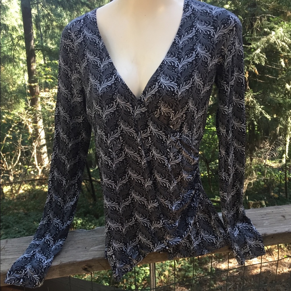 LOFT stretchy knit paisley print cross over top